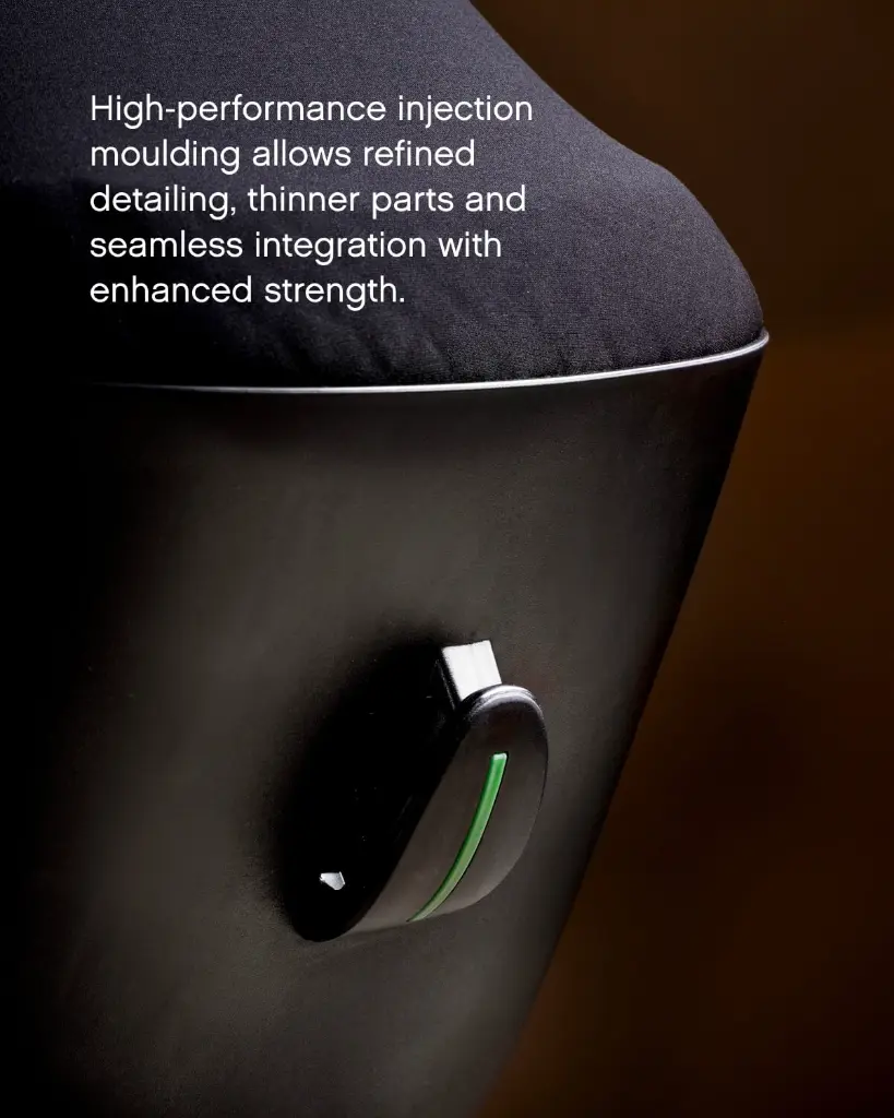 mountain-buggy-nest-car-seat-seatbelt-guide-closeup.webp