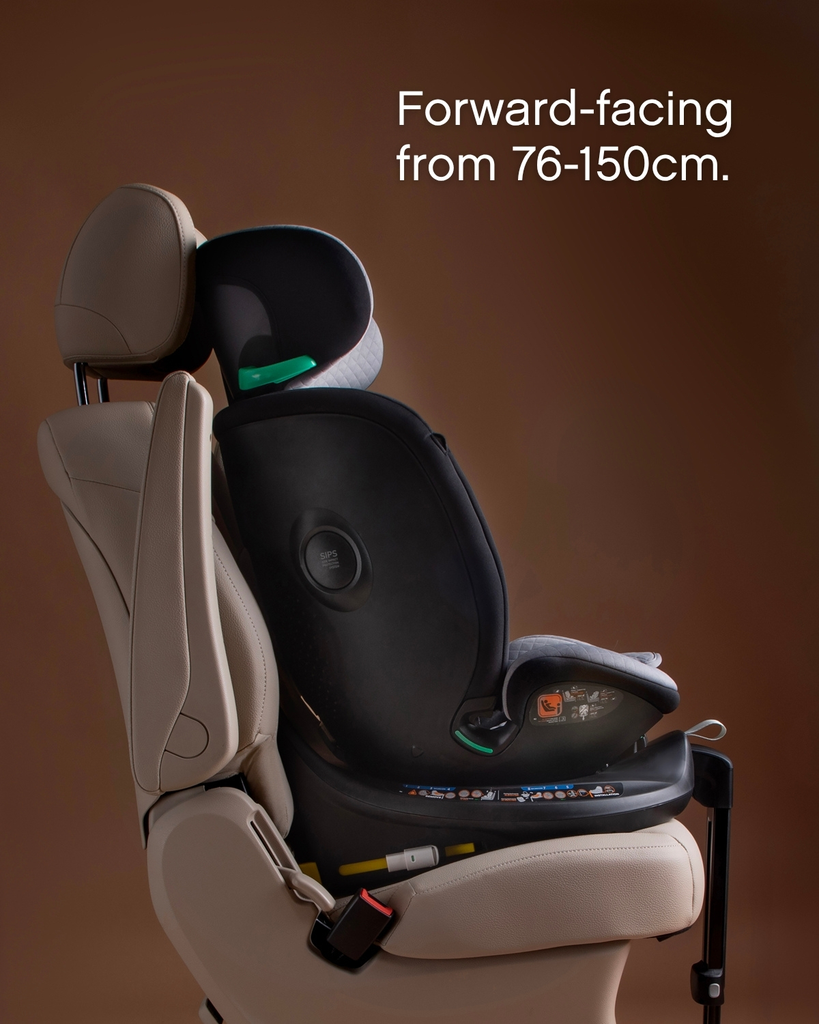 mountain-buggy-saferotate-carseat-detail-forward-facing-on-seat.webp