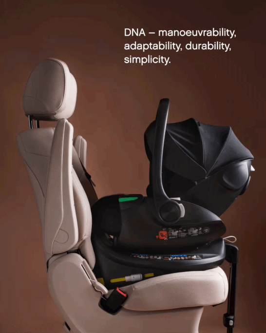 mountain-buggy-saferotate-carseat-detail-protect-to-saferotate-5frames-682h.gif