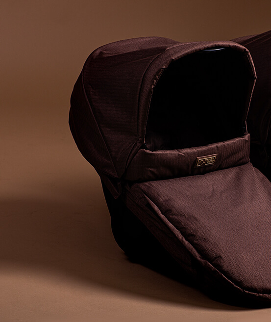 NEW carrycot plus v4 heritage collection colour mustang toddler and newborn mode