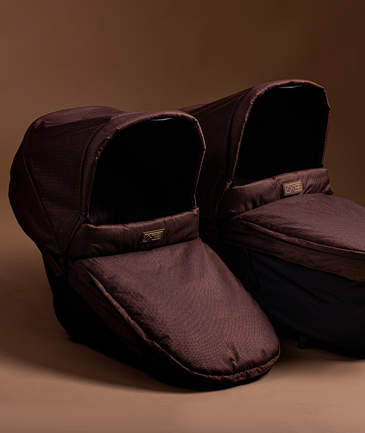 NEW carrycot plus v4 heritage collection colour mustang toddler and newborn mode