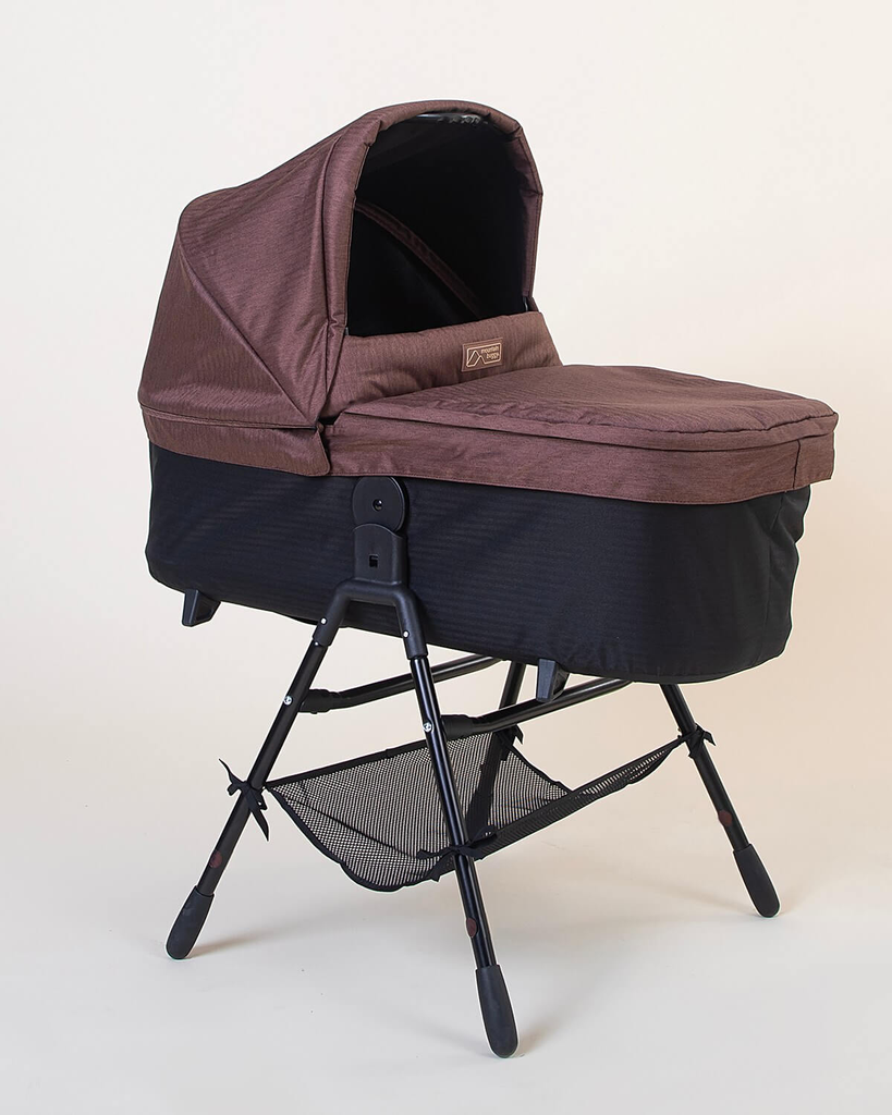 mountain-buggy-carrycot-plus-for-urban-jungle-on-stand-Mustang.webp
