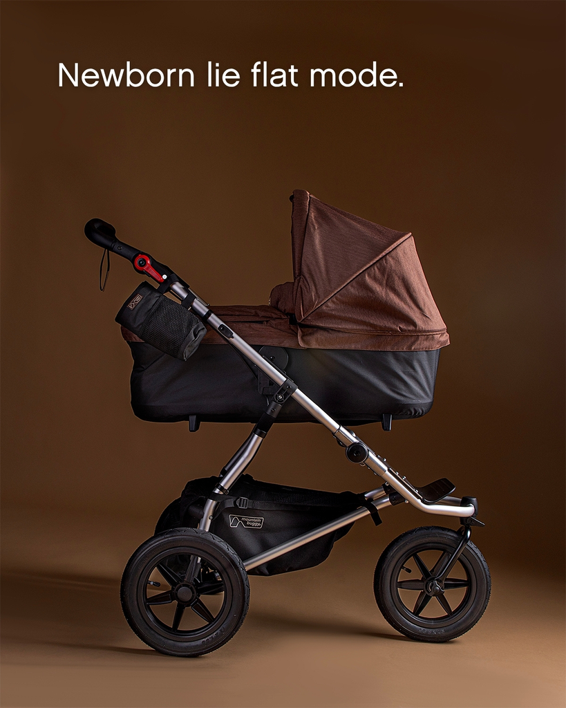 mountain-buggy-carrycot-plus-urban-jungle-Heritage-Mustang-Newborn-lie-flat-mode.webp