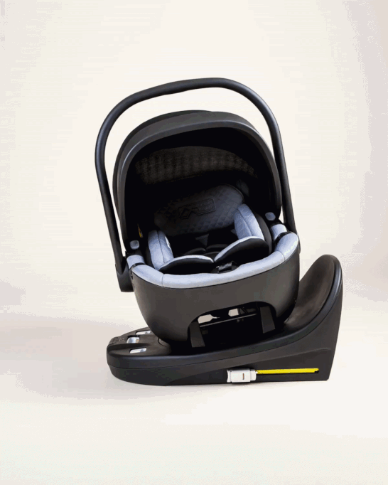 mountain-buggy-nest-carseat-hero-360-682h.gif