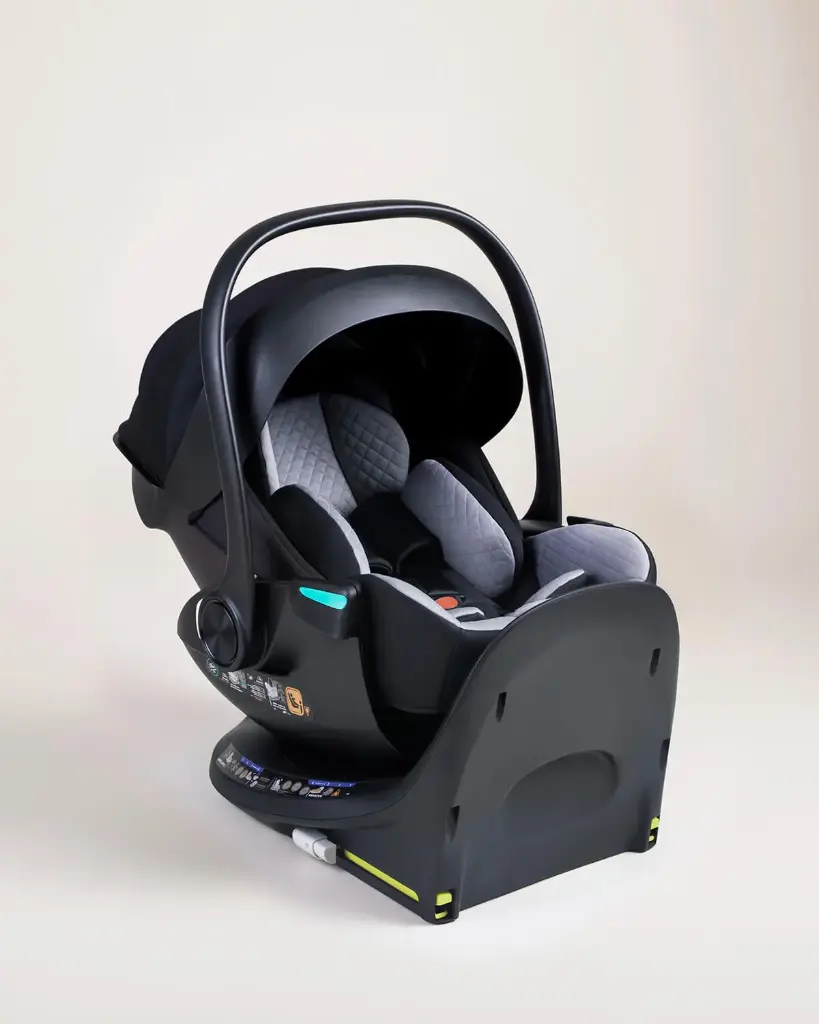 protect™ i-Size infant car seat with recline and rotating isofix base